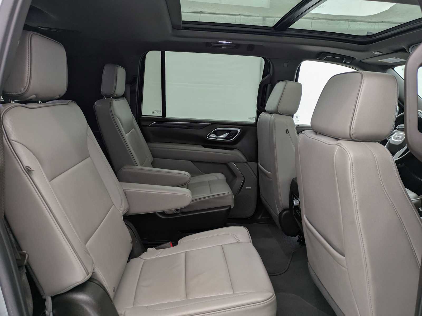 Used 2024 GMC Yukon XL SLT w/ SLT Luxury Package AWD/4WD image 23