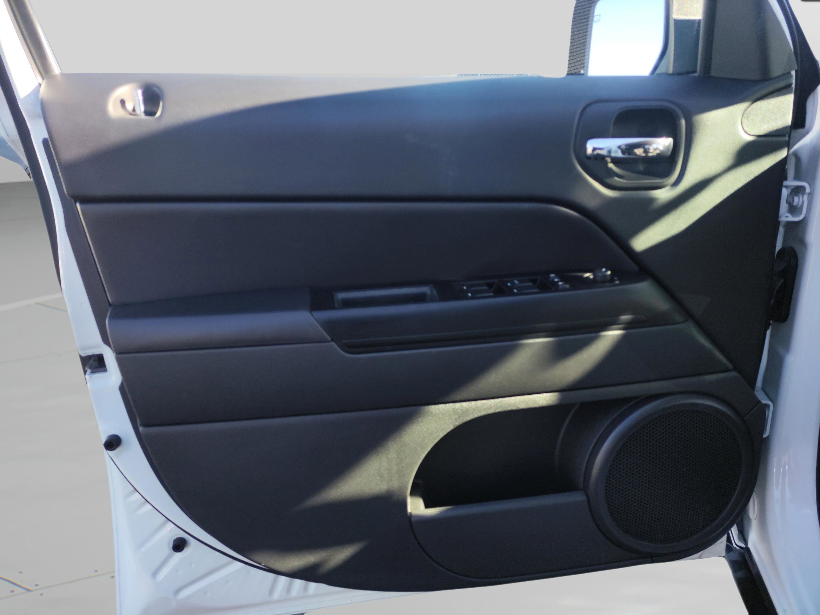 Used 2011 Jeep Patriot Latitude AWD/4WD image 28