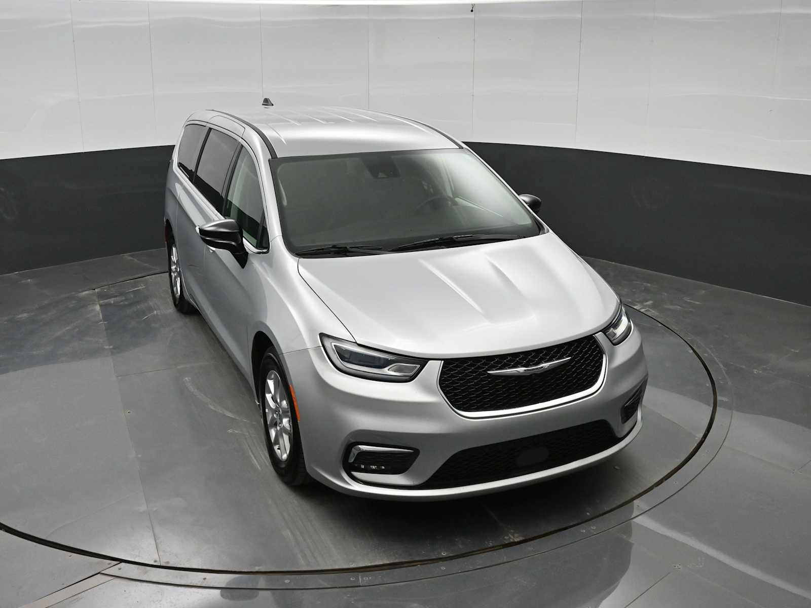 Used 2024 Chrysler Pacifica Touring-L FWD image 30