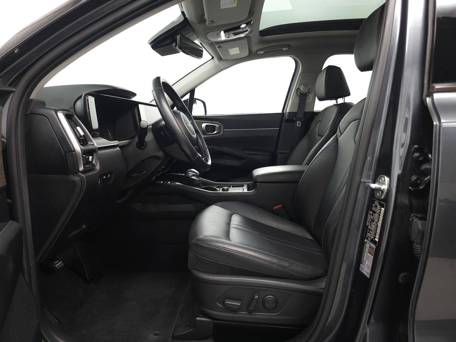 Used 2022 Kia Sorento S w/ Panoramic Sunroof Package AWD/4WD image 4