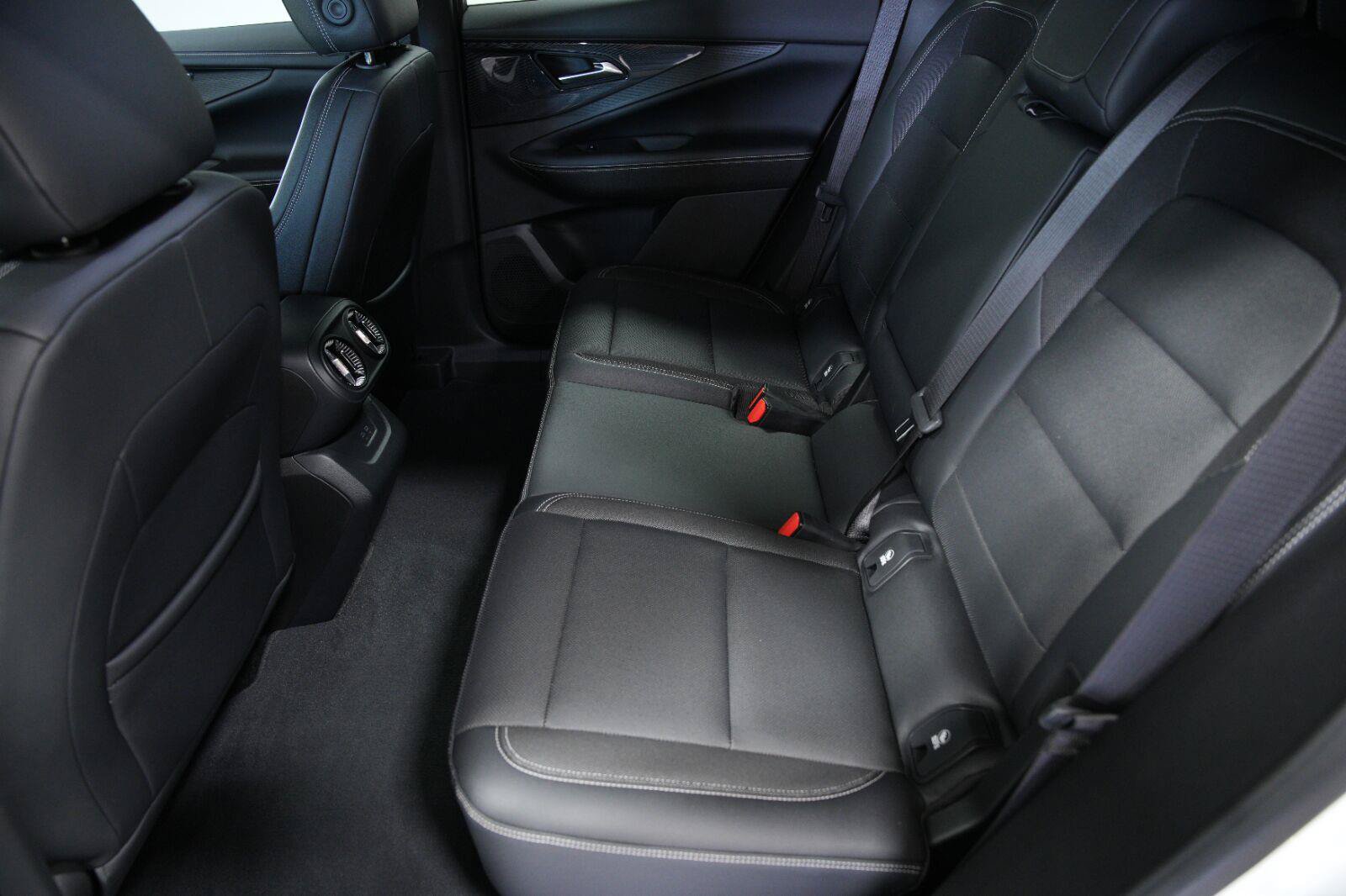 Certified 2024 Chevrolet Blazer EV LT AWD/4WD image 32