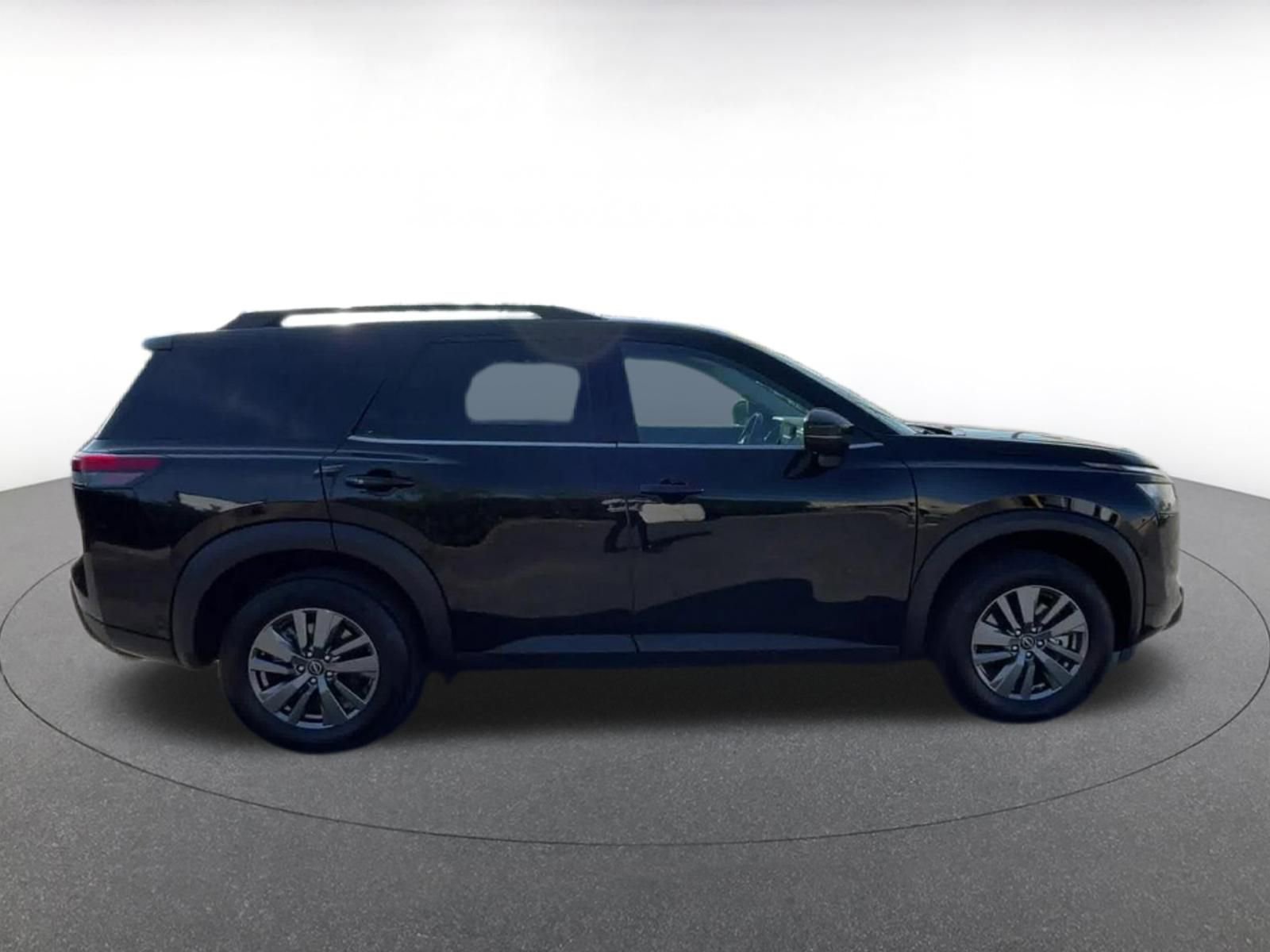 Used 2025 Nissan Pathfinder SV FWD image 16