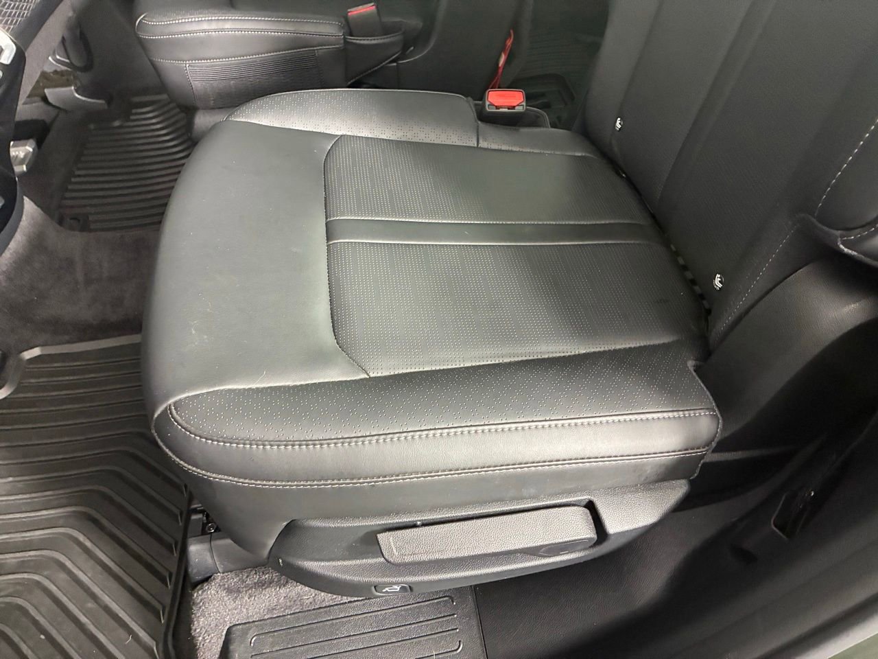 Used 2025 Kia Sorento SX image 30