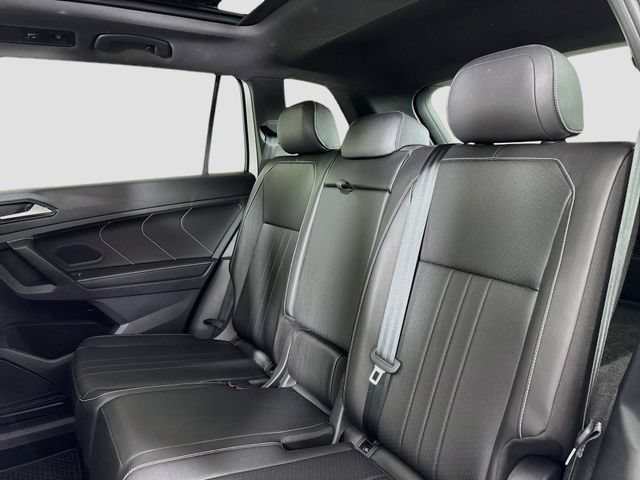 Certified 2023 Volkswagen Tiguan SE R-Line AWD/4WD image 28