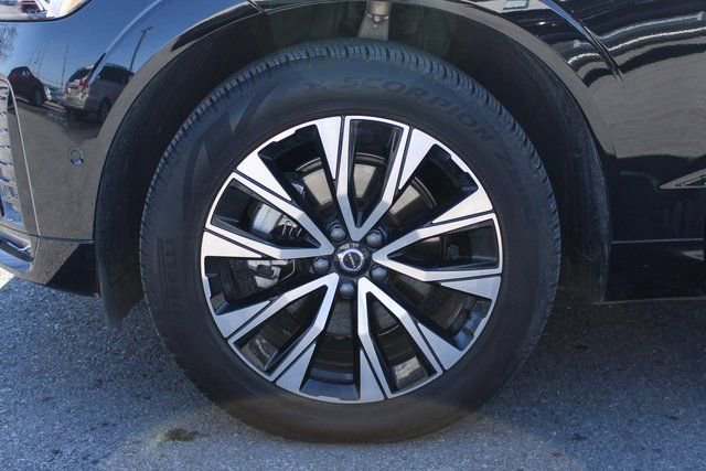 Used 2025 Volvo XC60 B5 Plus image 35