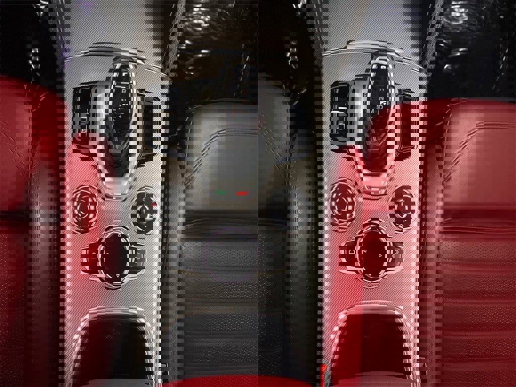 Used 2022 Alfa Romeo Stelvio Veloce image 24