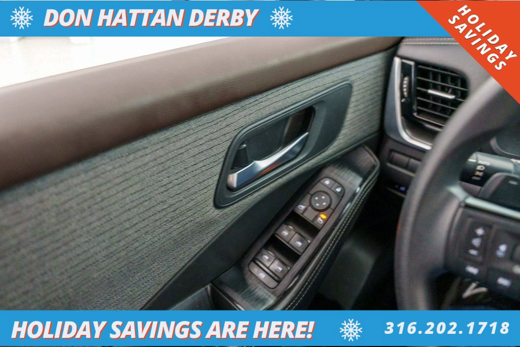 Used 2022 Nissan Rogue SV image 16