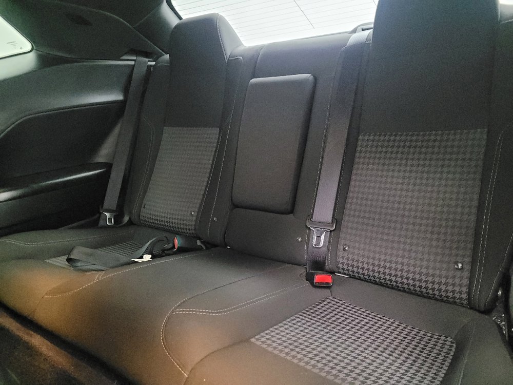 Used 2017 Dodge Challenger SXT image 18