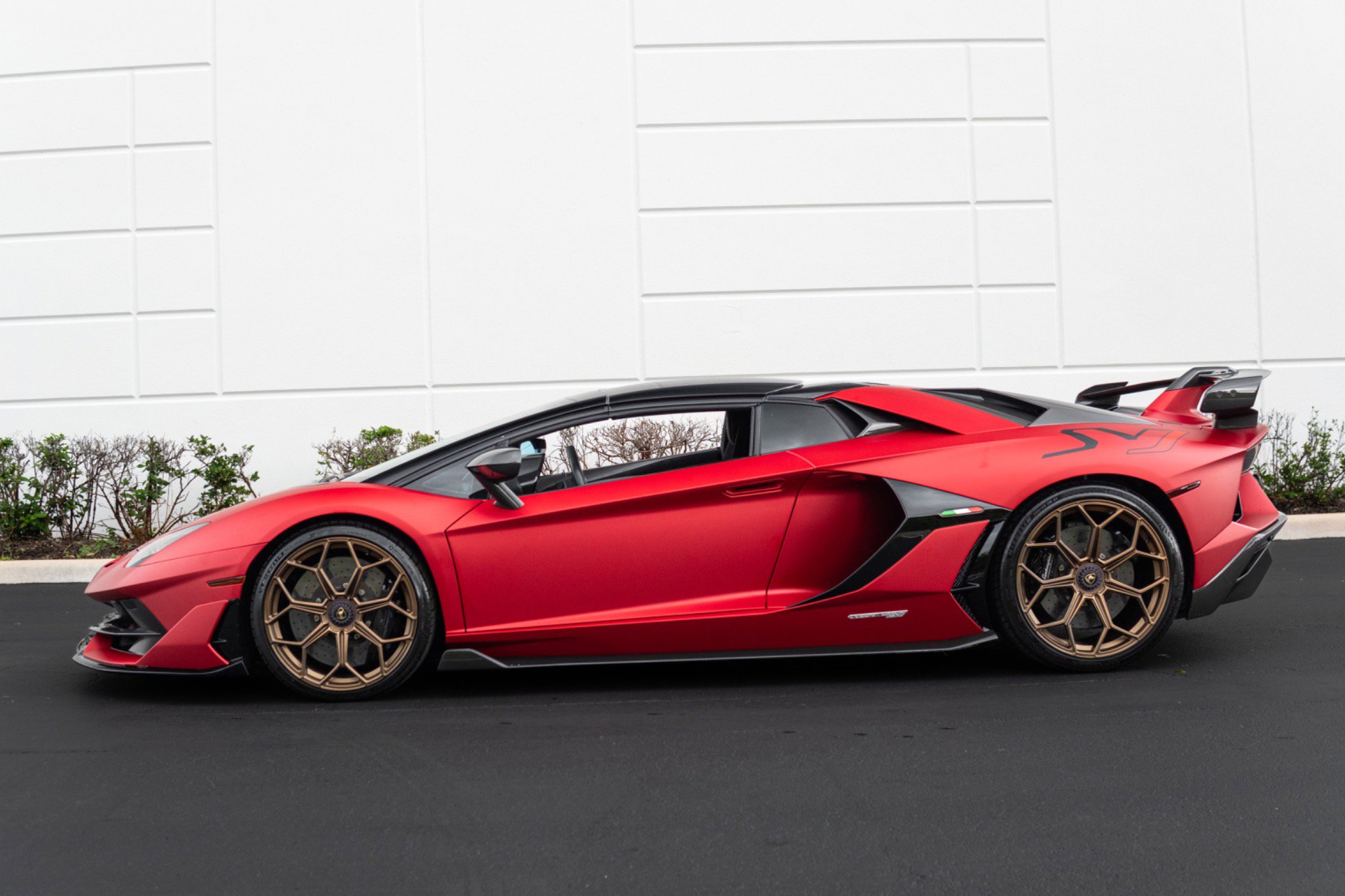 Used 2021 Lamborghini Aventador SVJ AWD/4WD image 35