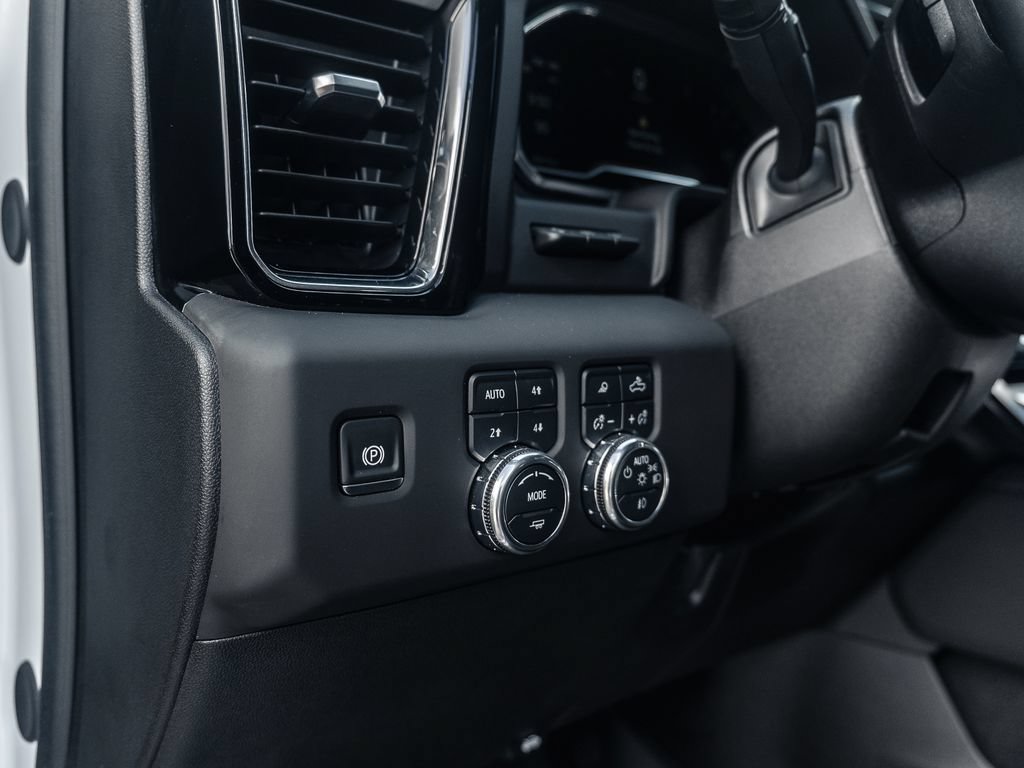 Used 2025 GMC Sierra 3500 Denali w/ Technology Package AWD/4WD image 29