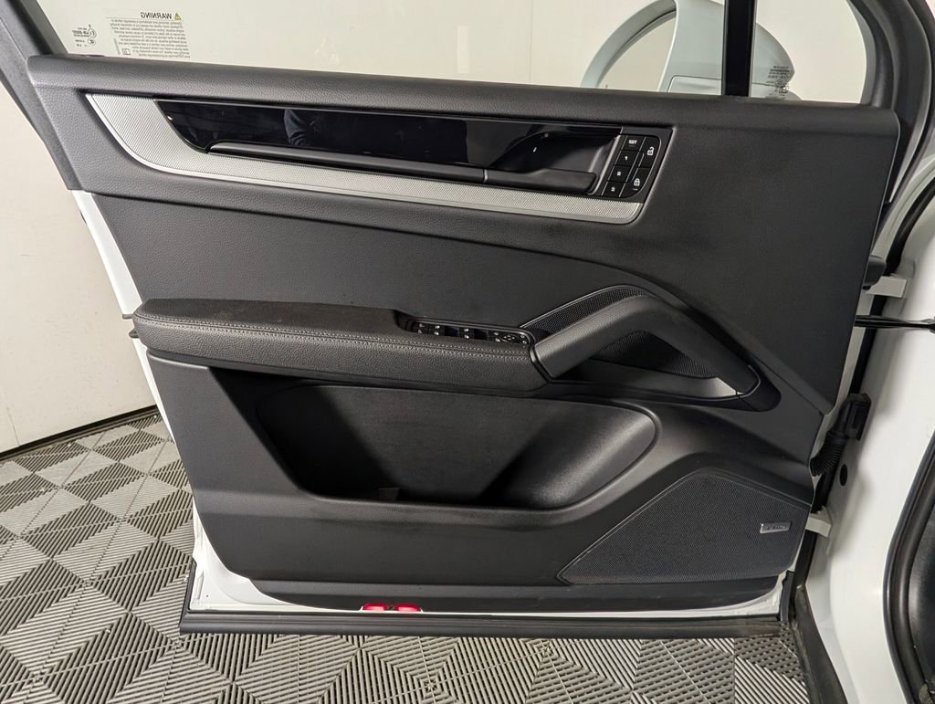 Certified 2025 Porsche Cayenne Coupe image 25