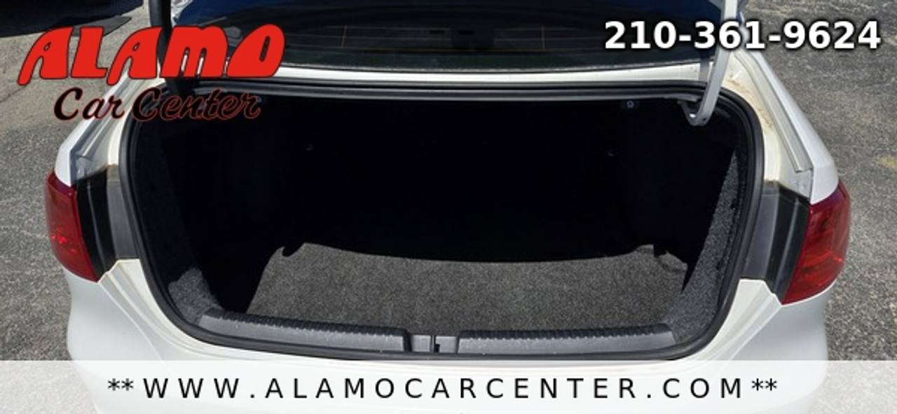 Used 2011 Volkswagen Jetta SE FWD image 24