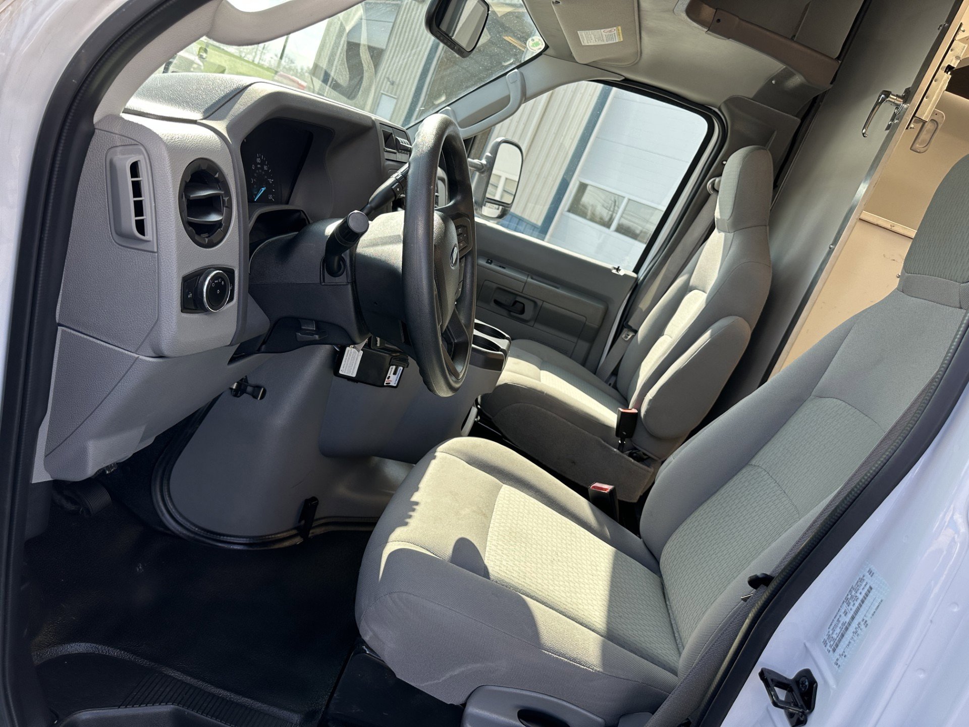 Used 2024 Ford E-450 and Econoline 450 Super Duty w/ Interior Upgrade Package RWD image 12