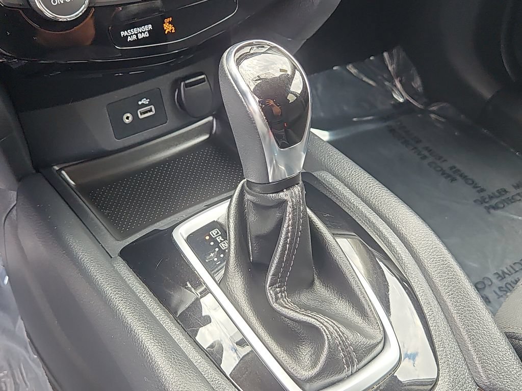 Used 2018 Nissan Rogue SV AWD/4WD image 24