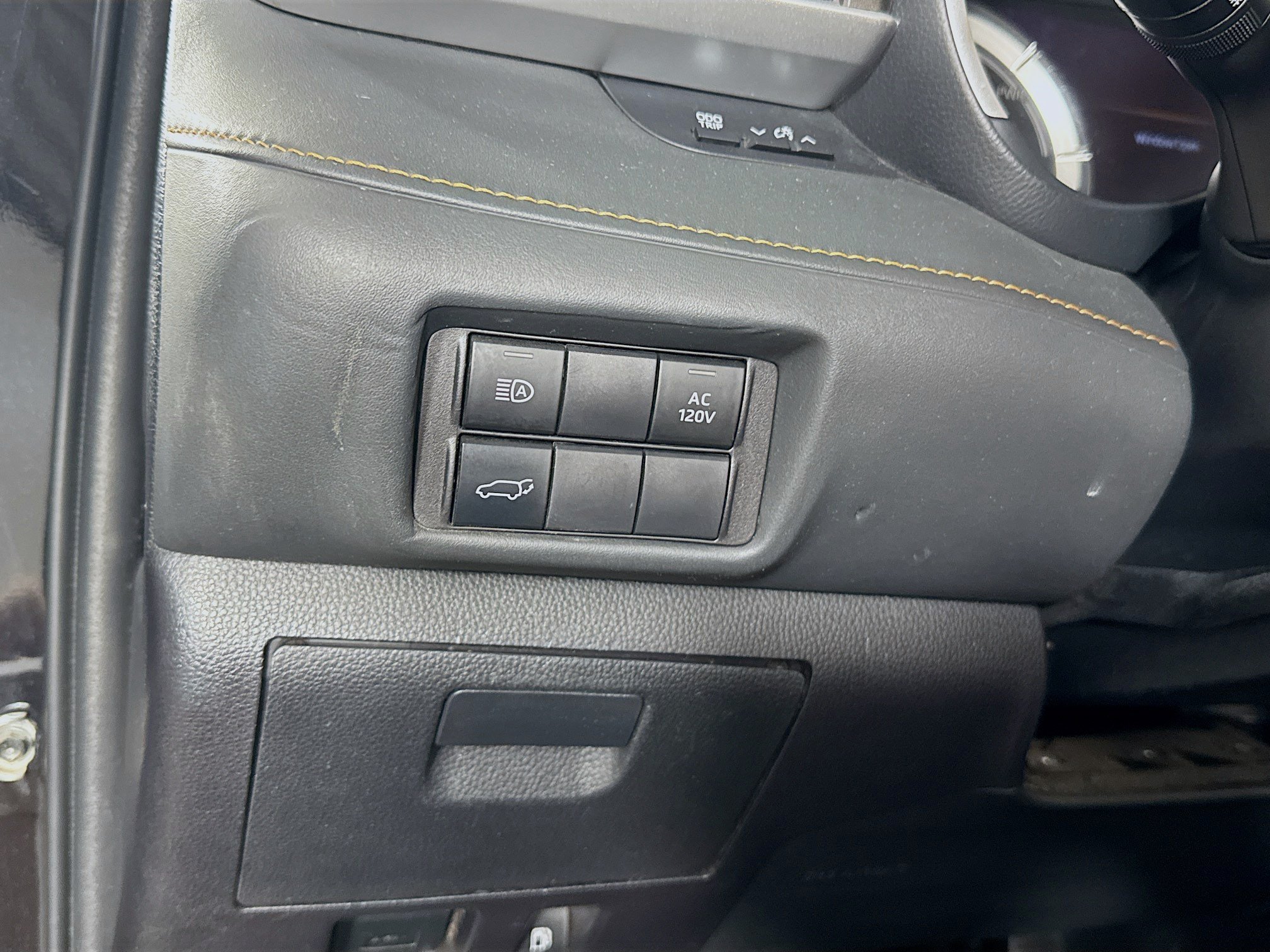 Used 2023 Toyota Highlander Bronze Edition AWD/4WD image 11