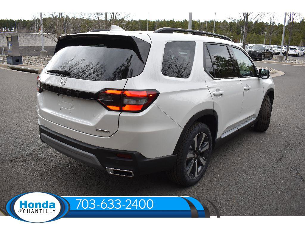 New 2025 Honda Pilot Touring image 7