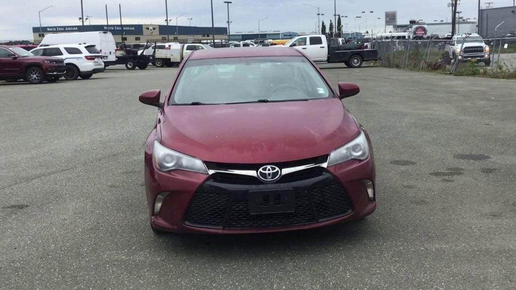 Used 2017 Toyota Camry SE image 3