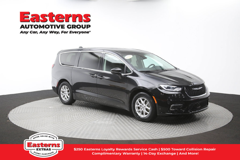 Used 2023 Chrysler Pacifica Touring-L FWD image 51