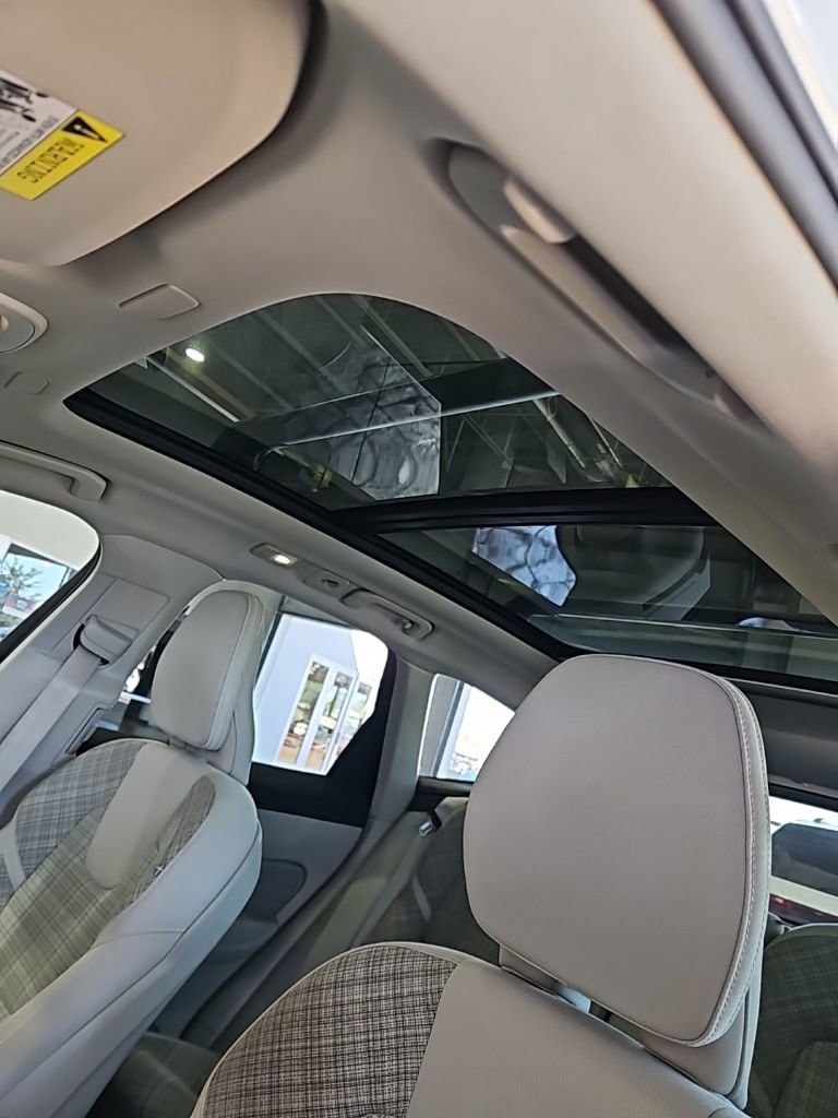 Used 2022 Volvo XC60 B5 Momentum image 29