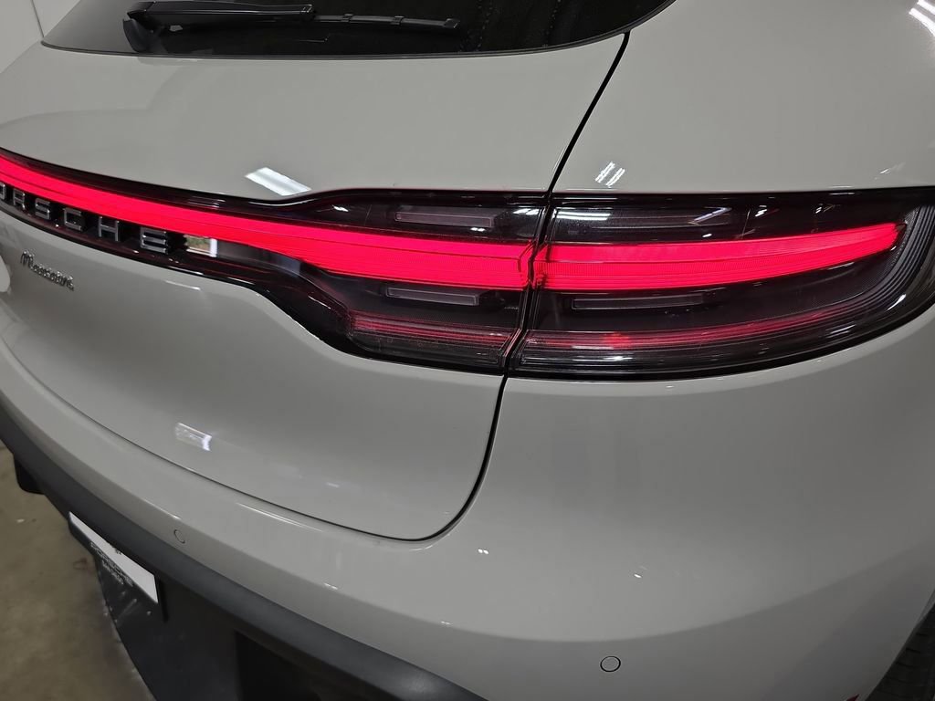 Used 2025 Porsche Macan image 29