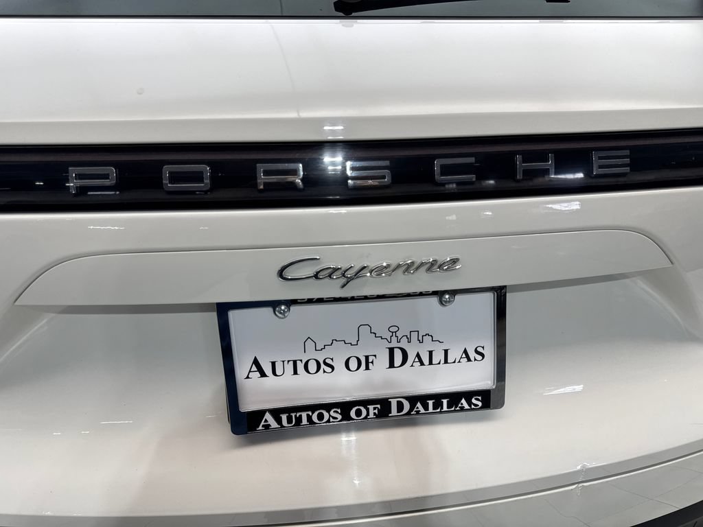 Used 2022 Porsche Cayenne w/ Premium Package AWD/4WD image 21