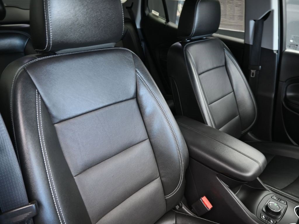 Used 2024 GMC Terrain SLT image 32