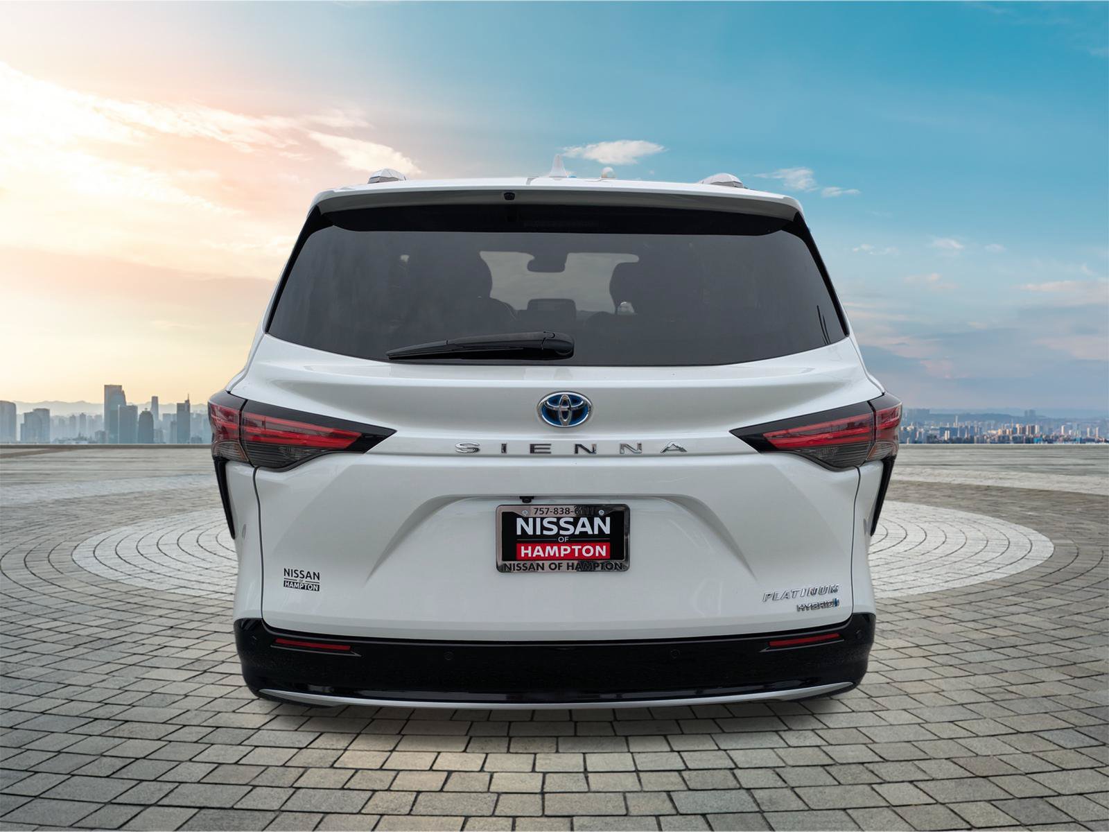 Used 2022 Toyota Sienna Platinum FWD image 6