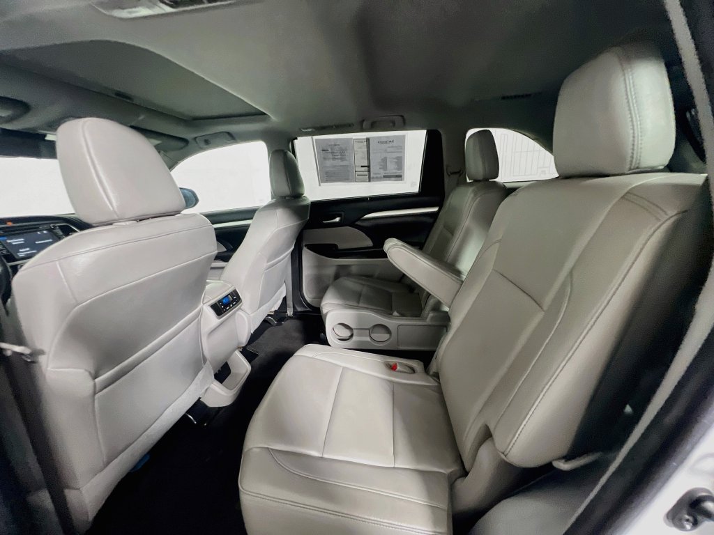 Used 2018 Toyota Highlander XLE FWD image 25