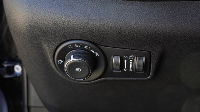 Used 2023 Jeep Compass Trailhawk image 22