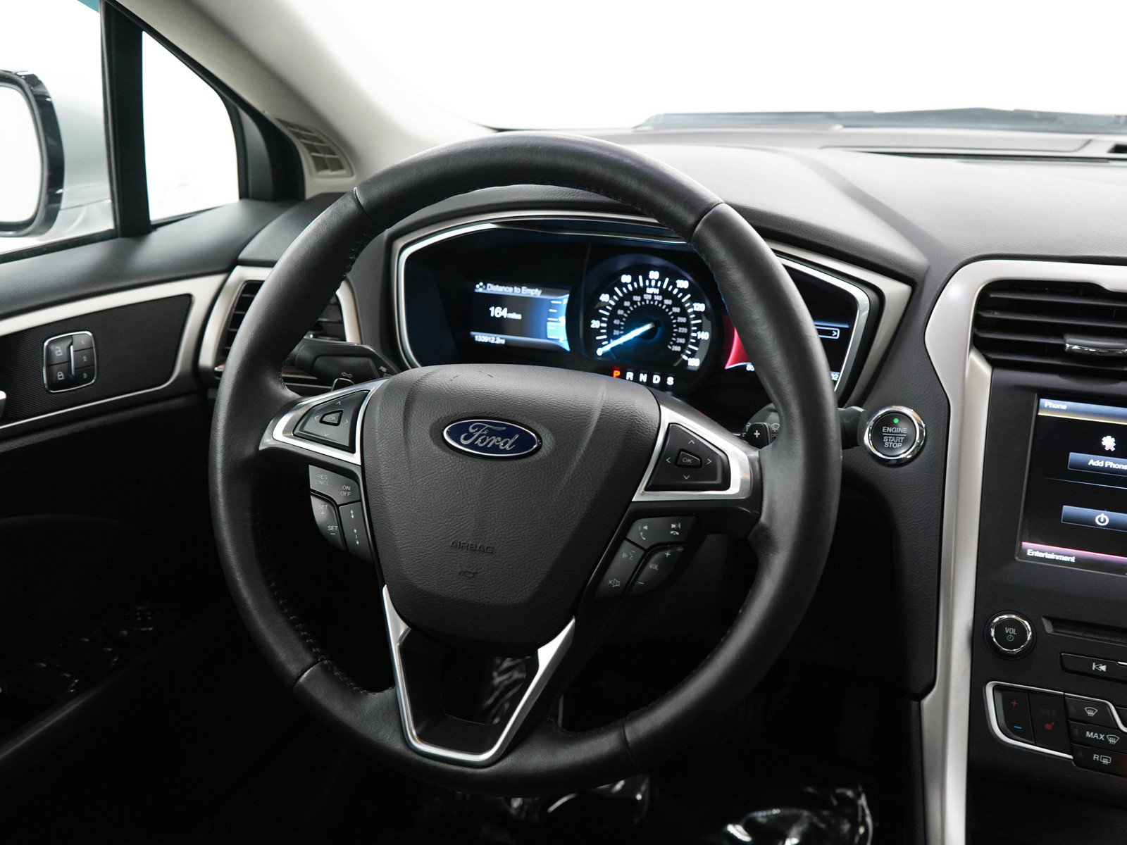 Used 2016 Ford Fusion SE w/ Equipment Group 202A FWD image 14