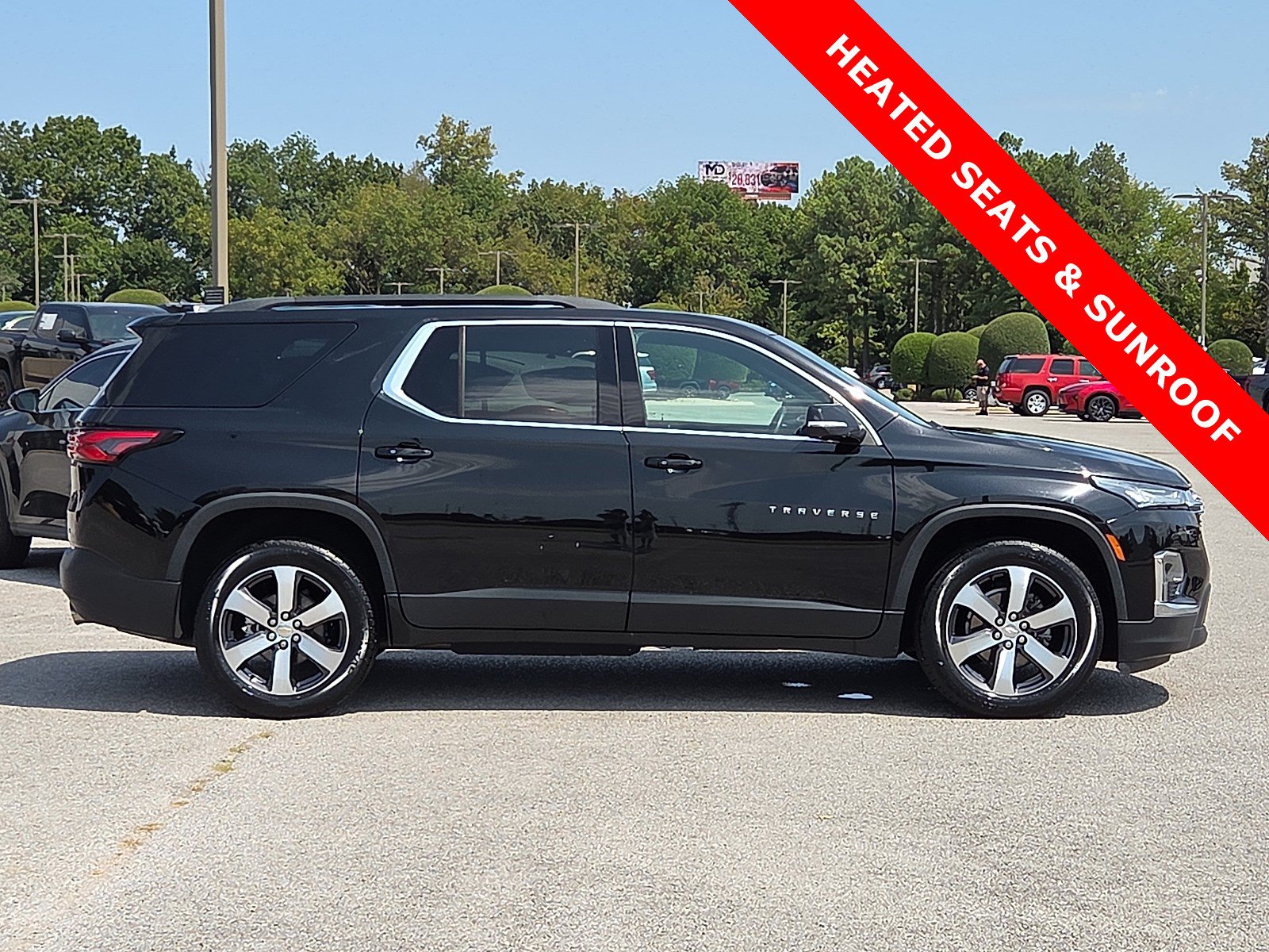 Used 2023 Chevrolet Traverse LT w/ LT Premium Package FWD image 6