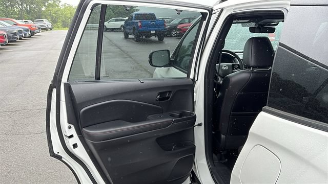Used 2024 Honda Passport Black Edition image 23