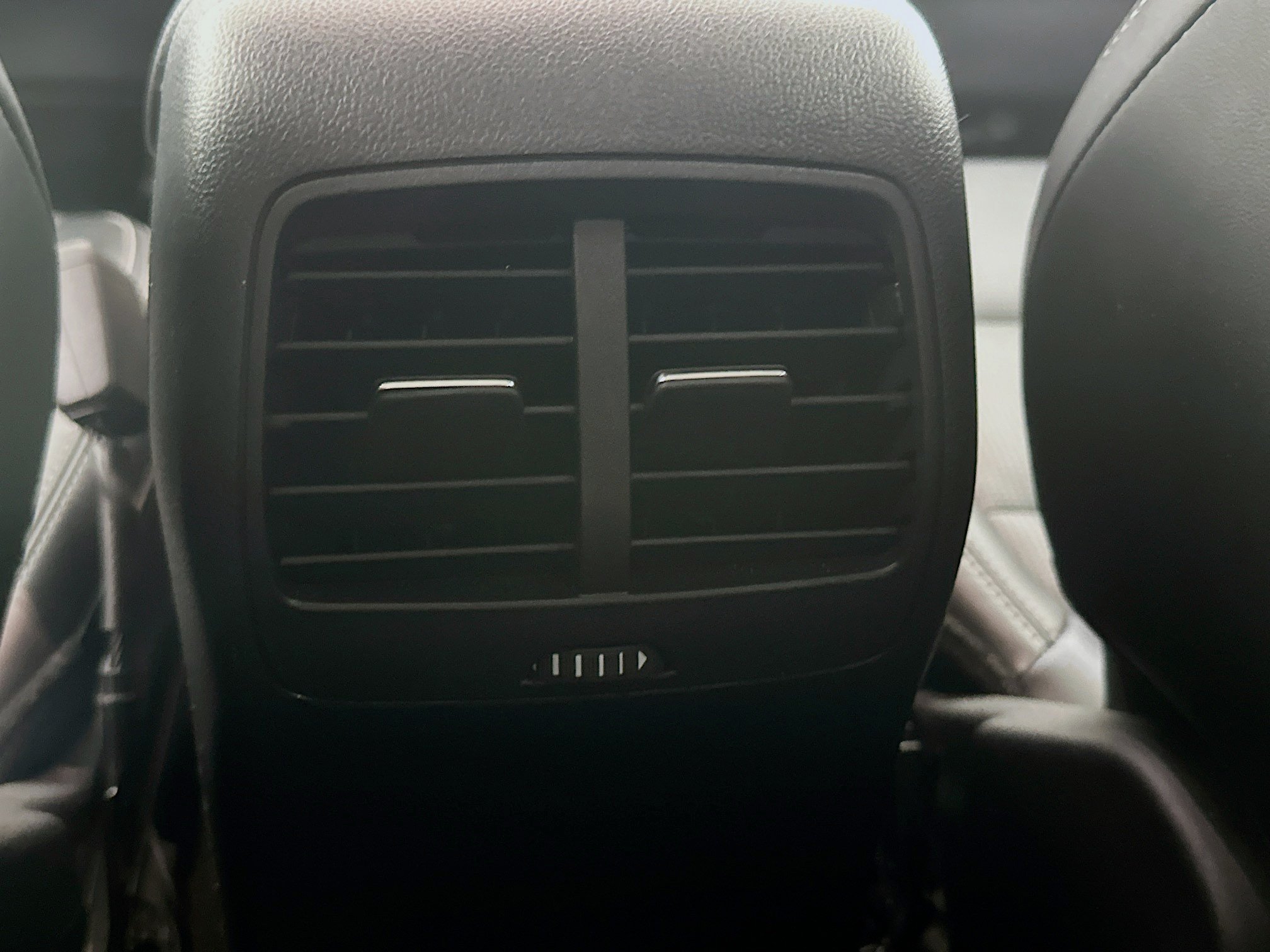 Used 2025 Ford Escape Platinum AWD/4WD image 28