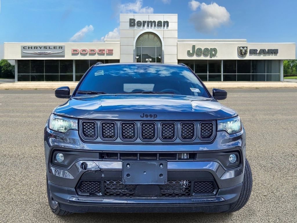 Used 2023 Jeep Compass Latitude w/ Sun and Sound Group AWD/4WD image 5