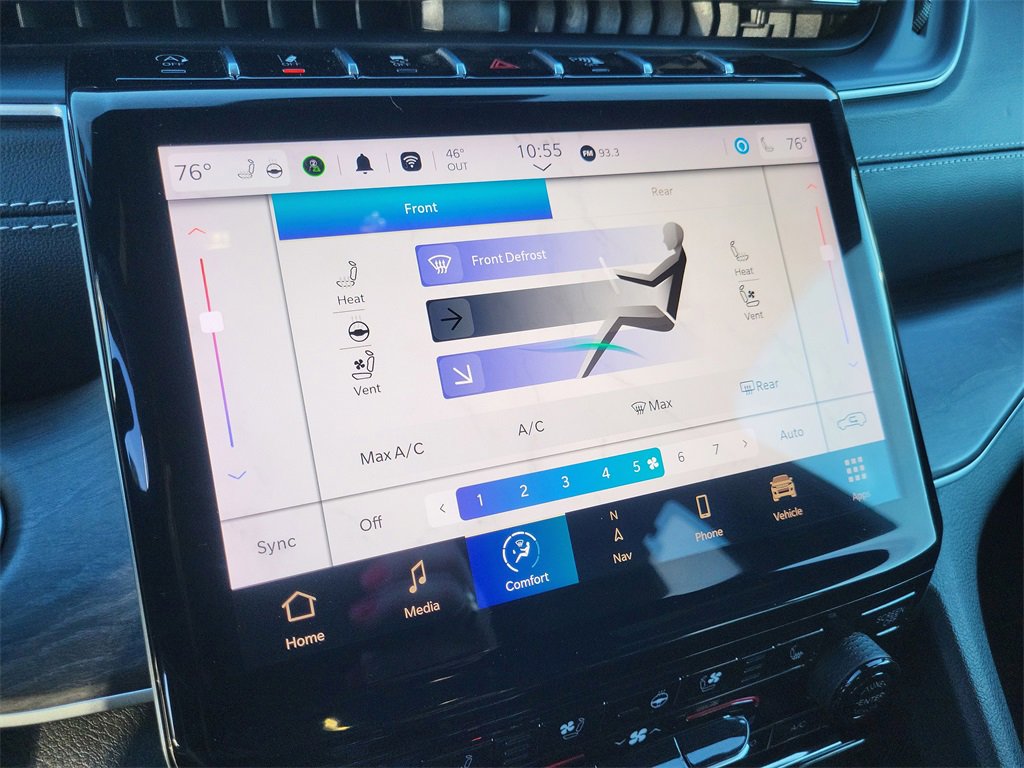 Used 2024 Jeep Grand Cherokee L Limited w/ Luxury Tech Group II image 17