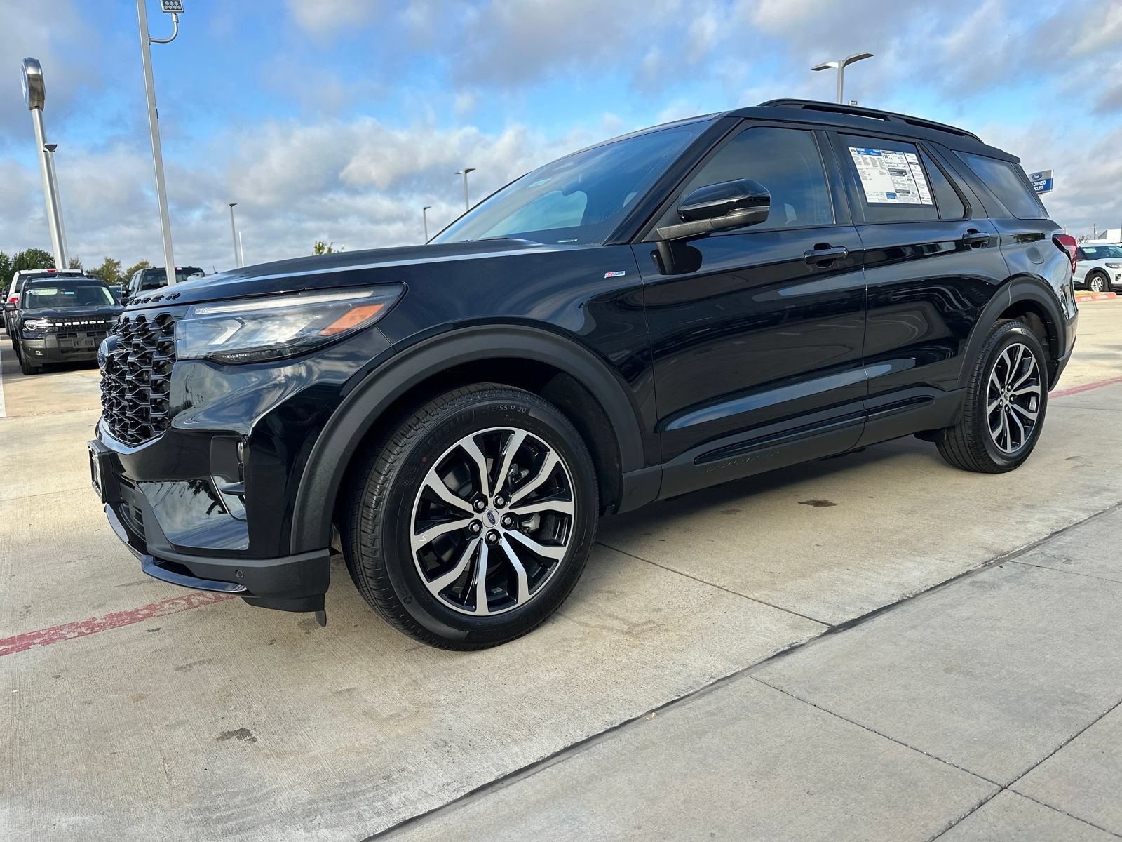 New 2026 Ford Explorer ST-Line w/ Premium Package