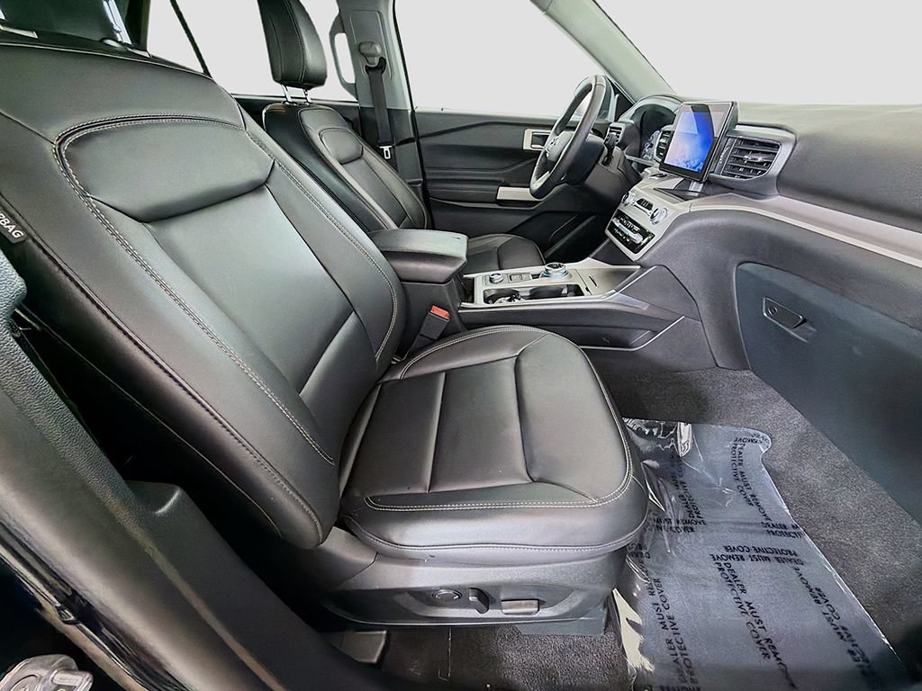 Used 2024 Ford Explorer XLT w/ Equipment Group 202A AWD/4WD image 22