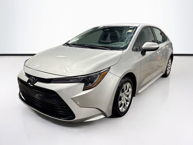 Used 2025 Toyota Corolla LE image 3