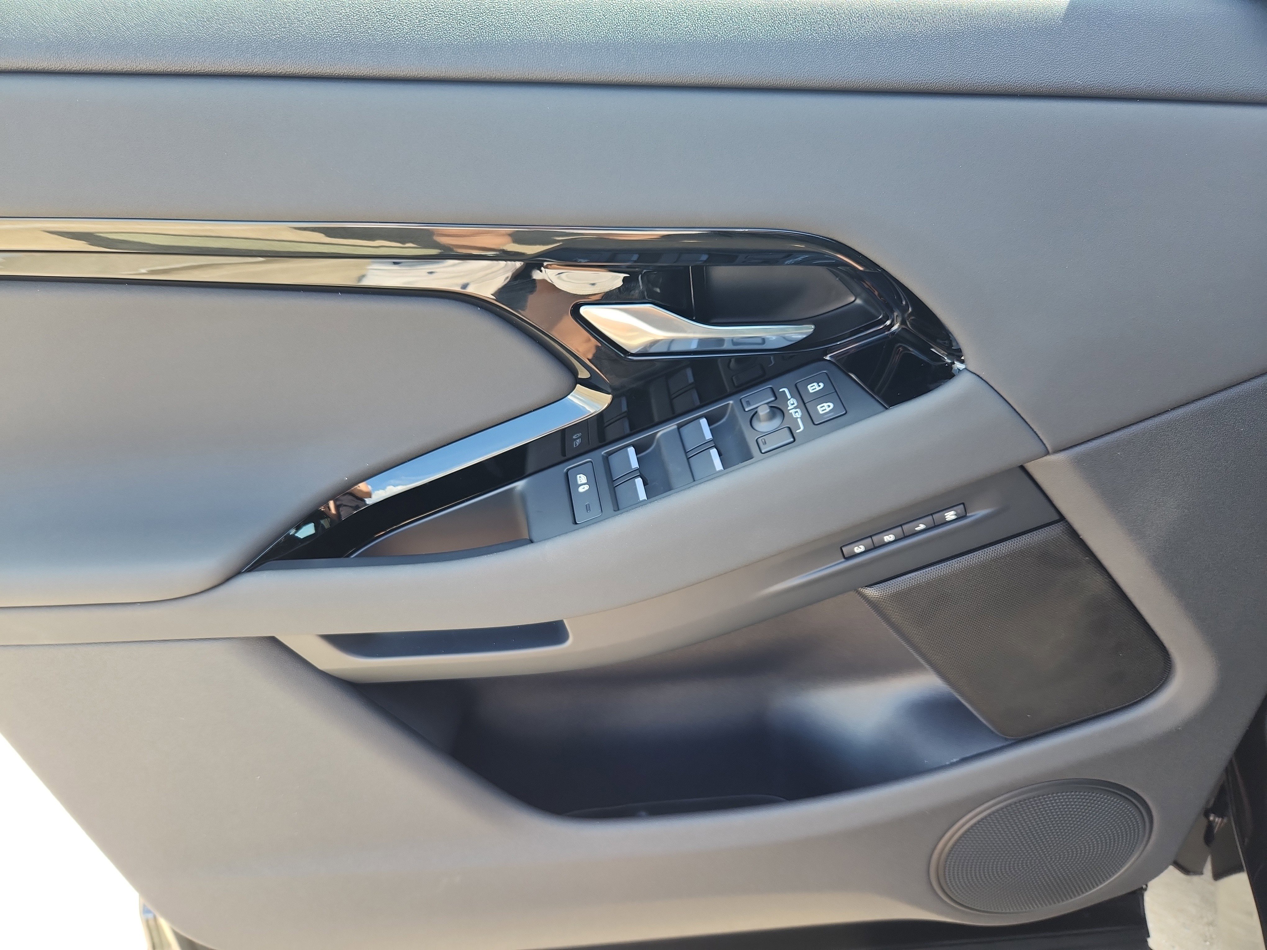 Used 2026 Land Rover Range Rover Evoque S image 24