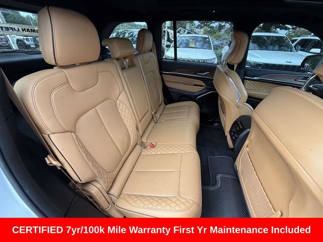 Used 2023 Jeep Grand Cherokee Summit AWD/4WD image 11