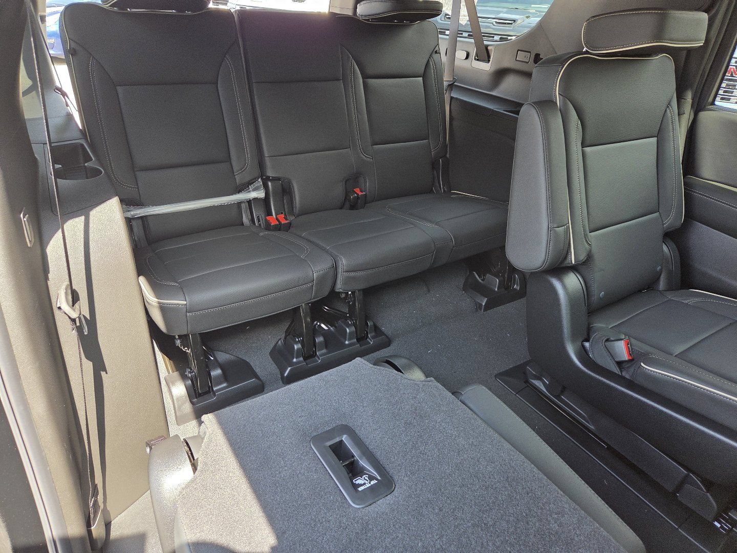 New 2026 GMC Yukon XL Elevation w/ LPO, Elevation Black Package AWD/4WD image 24