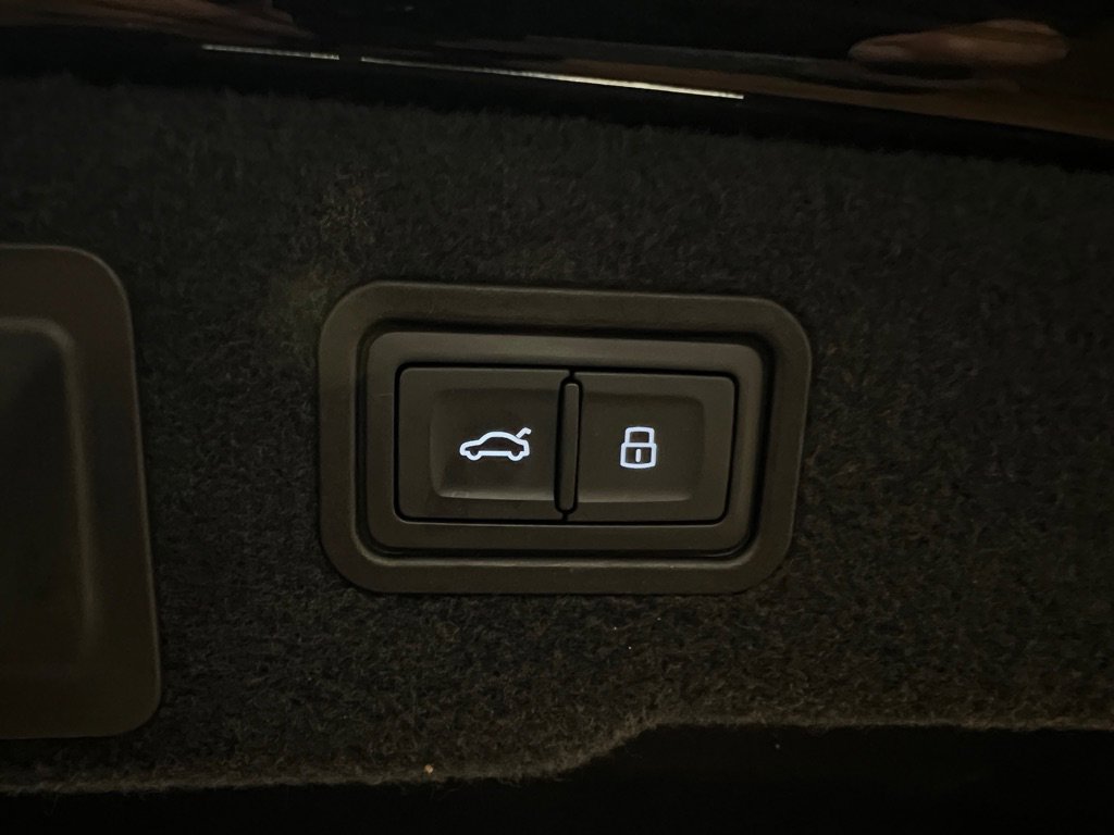 Used 2019 Audi A8 L 4.0T image 38