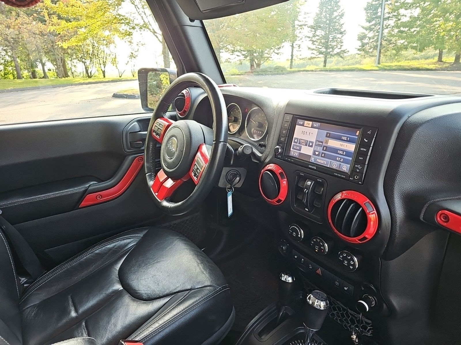 Used 2015 Jeep Wrangler Unlimited Rubicon AWD/4WD image 10