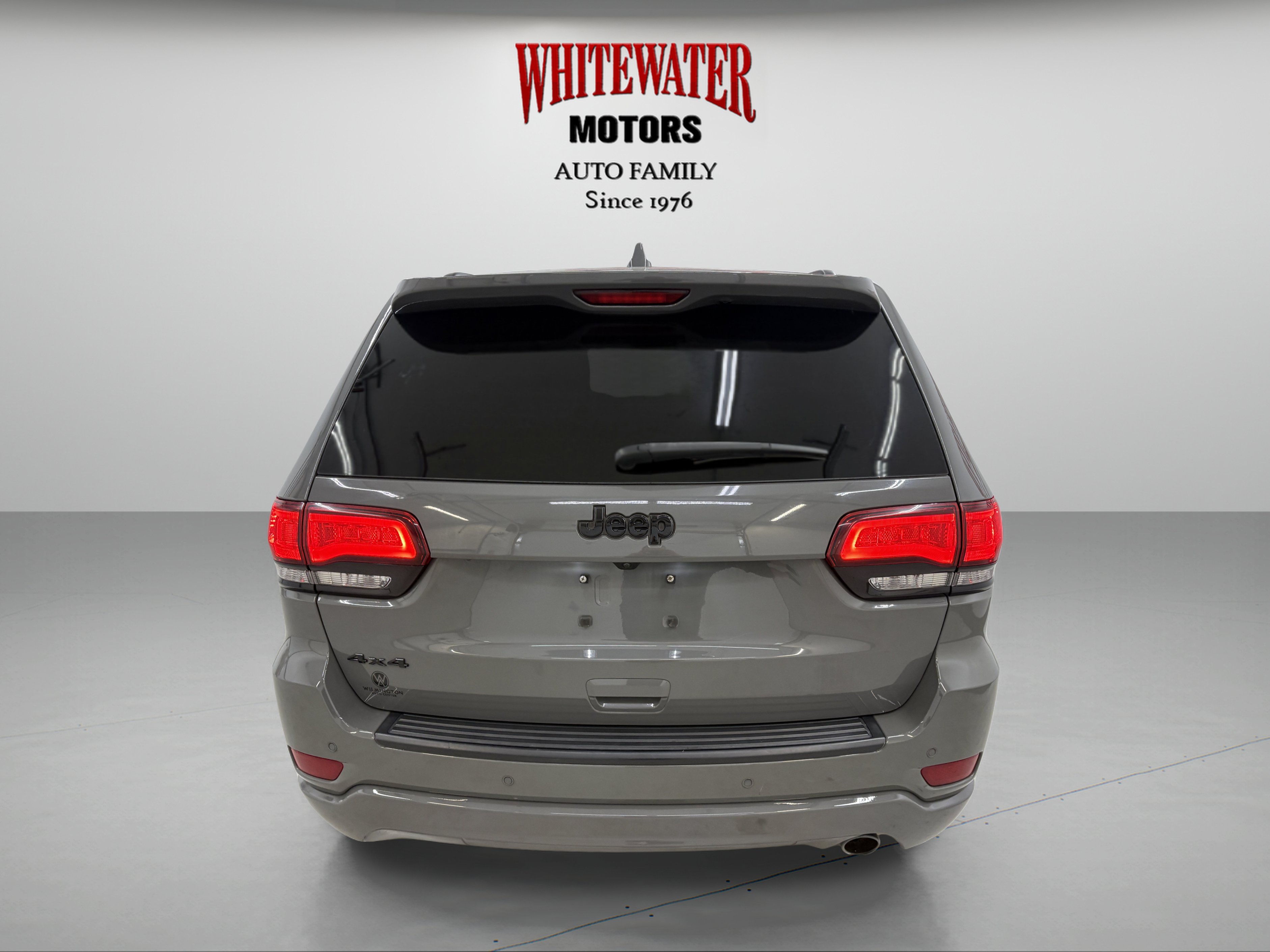 Used 2021 Jeep Grand Cherokee Laredo X AWD/4WD image 3