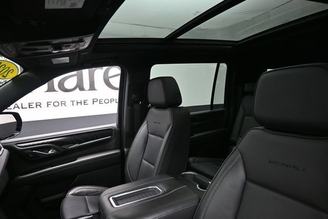 Used 2023 GMC Yukon XL Denali AWD/4WD image 17