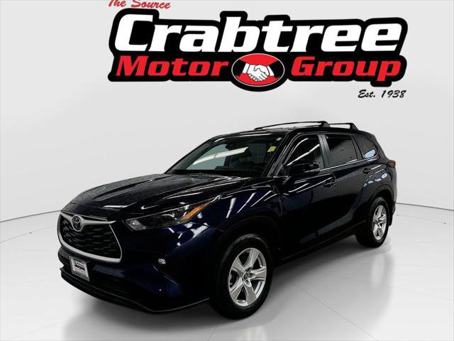 Certified 2025 Toyota Highlander LE AWD/4WD image 1