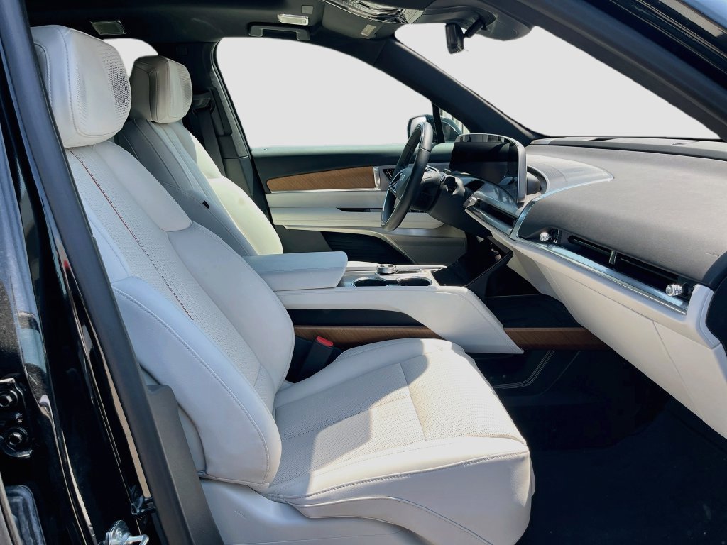 Used 2026 Cadillac Vistiq Luxury AWD/4WD image 32