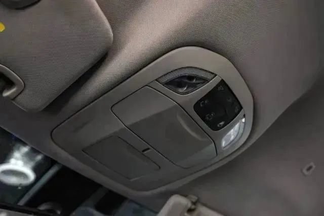 Used 2018 Chrysler Pacifica Touring Plus w/ Tire & Wheel Group FWD image 27