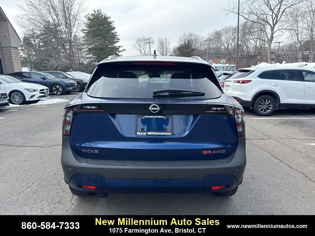 Used 2025 Nissan Kicks SR image 6