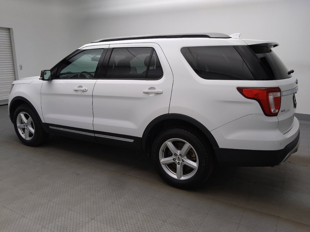 Used 2017 Ford Explorer XLT w/ Equipment Group 201A AWD/4WD image 3